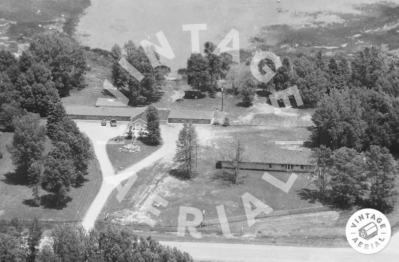 Hooks Waterfront Resort (Train Station Motel, Hopson Motel) - 1995